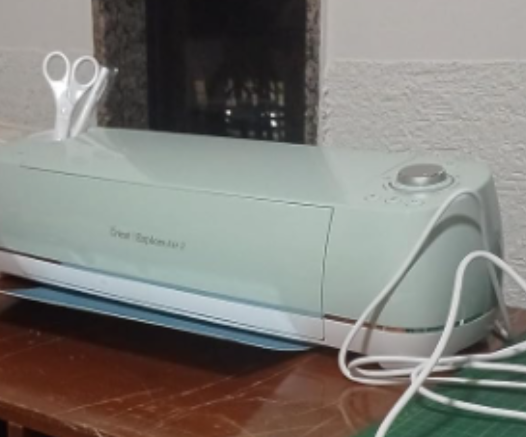 Suporte para guardar tesouras e materiais na Cricut Explore Air 2